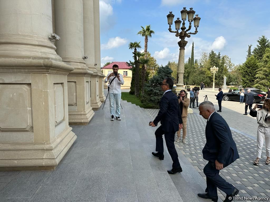 Yevlaxdakı görüşdə danışıqları Ramin Məmmədov aparır - FOTO