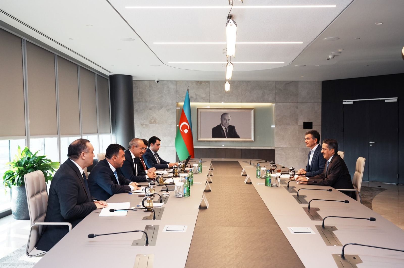 Mikayıl Cabbarov “ACWA Power” şirkətinin İdarə Heyətinin sədri ilə görüşüb