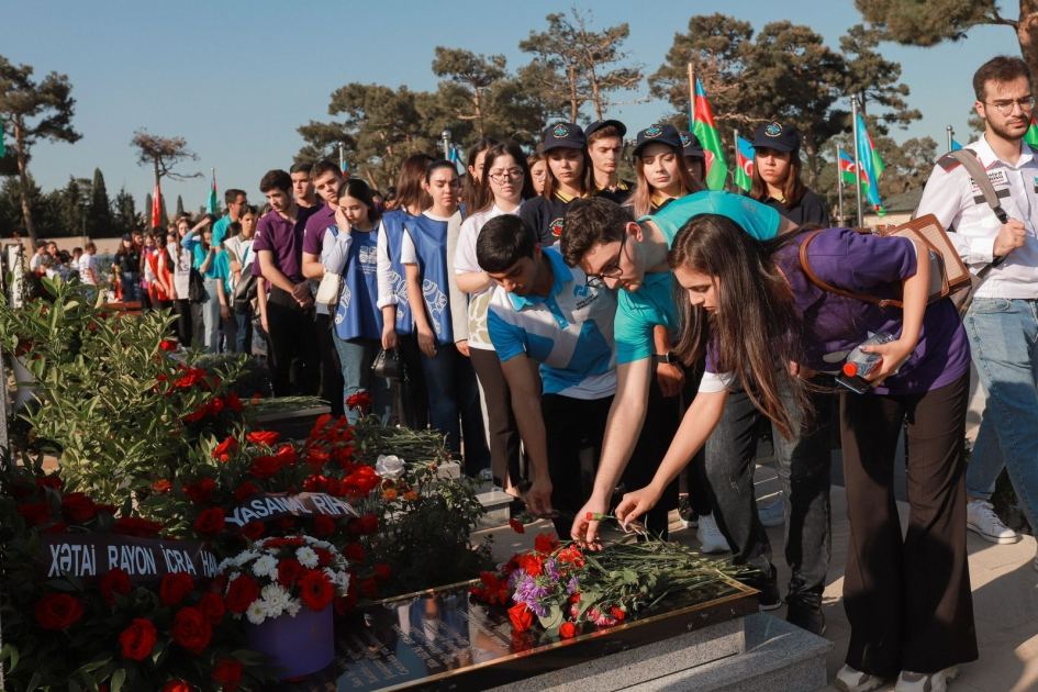 Azərbaycan könüllüləri şəhidlərimizi ehtiramla yad ediblər