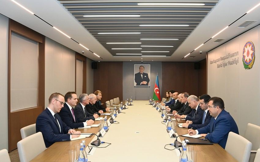 Ceyhun Bayramov Anqlikan Kilsəsinin dini rəhbəri ilə görüşüb