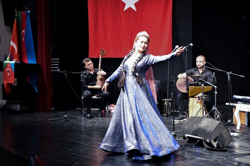 İzmirdə "Urmu gecəsi" keçirildi