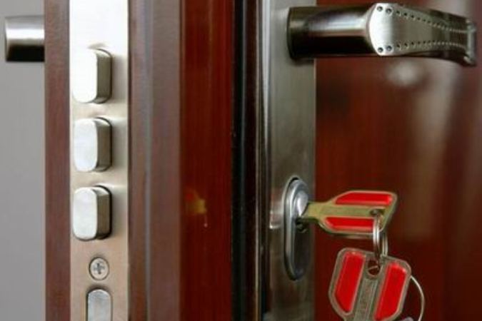 Bakıda bağlı qapı arxasında qalan azyaşlı xilas edilib