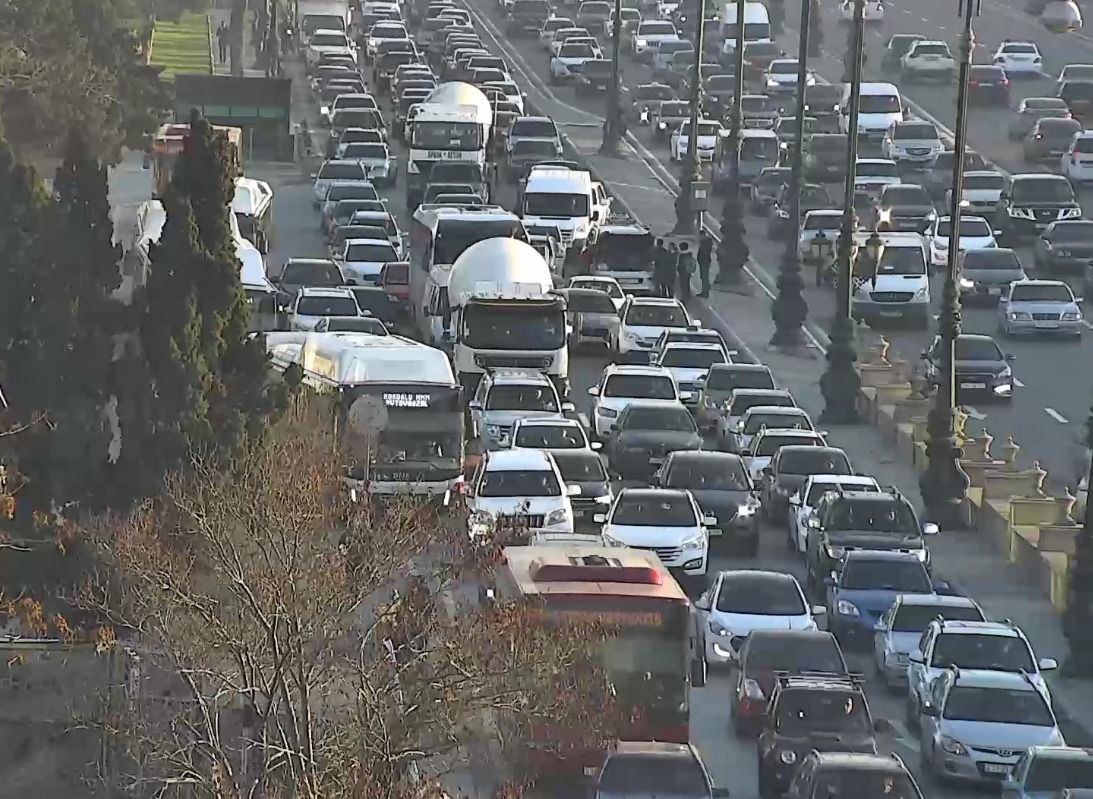 Bakıda bu yollarda tıxac var - SİYAHI