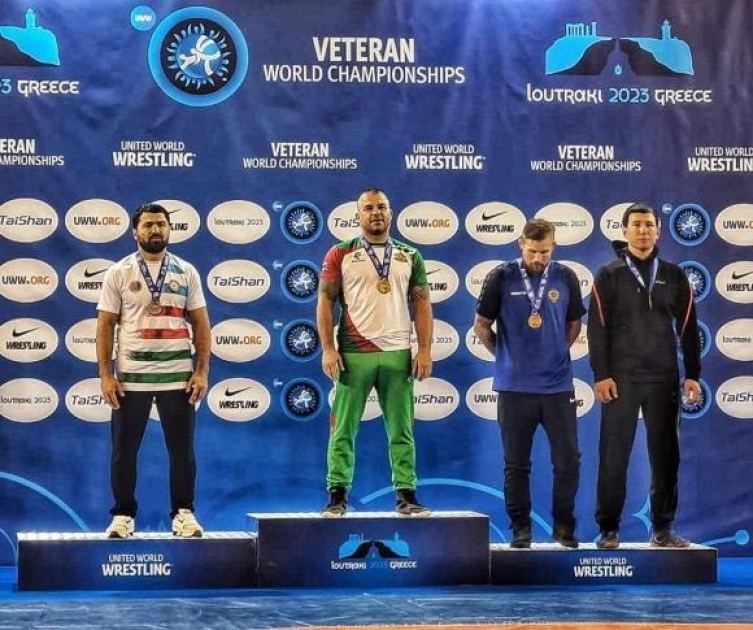 Dünya çempionatında Azərbaycanın veteran güləşçiləri bir dəst medal əldə edib - FOTO