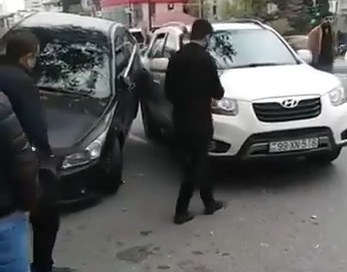 Yasamalda qəza: 3 maşın toqquşdu