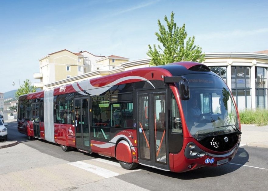 Bakıda sürücü sərnişinləri avtobusda qoyub getdi - Qurumdan AÇIQLAMA