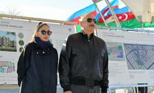 Prezident İlham Əliyev və Birinci xanım Mehriban Əliyeva Ağdam şəhərində salınacaq dördüncü yaşayış kompleksinin təməlinin qoyulması mərasimində iştirak ediblər - FOTO