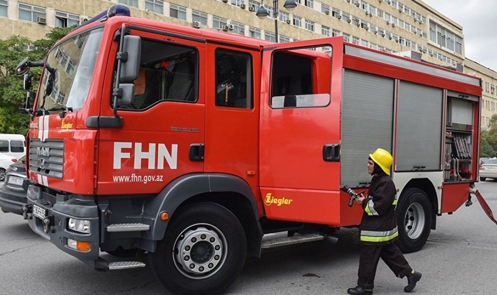 FHN: Xətai rayonunda 16 mərtəbəli yaşayış binasındakı yanğın söndürülüb