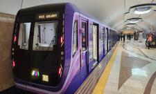 Metroda texniki nasazlıq səbəbindən qatar gecikib