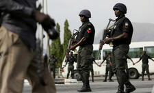 Nigeriyada silahlı şəxslər daha yüz adamı oğurlayıblar
