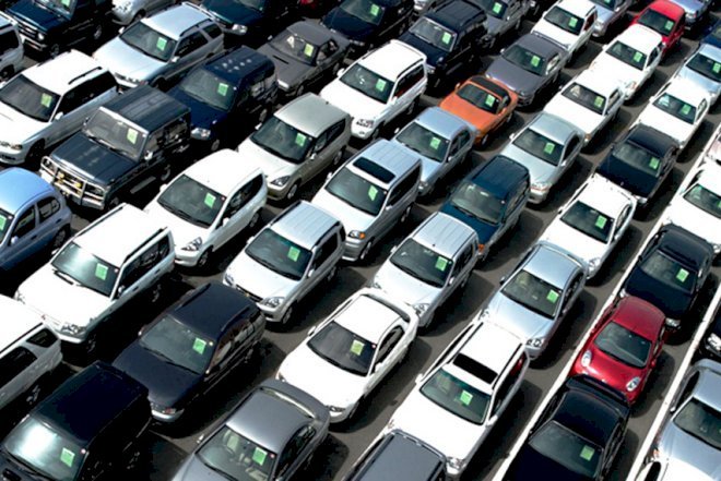 Azərbaycana idxal olunan köhnə minik avtomobilləri üçün yeni aksiz dərəcəsi tətbiq olunacaq