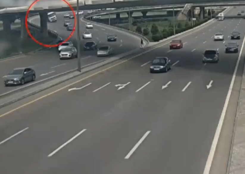 “Koroğlu” metrostansiyasının yanındakı qəzanın görüntüləri - VİDEO