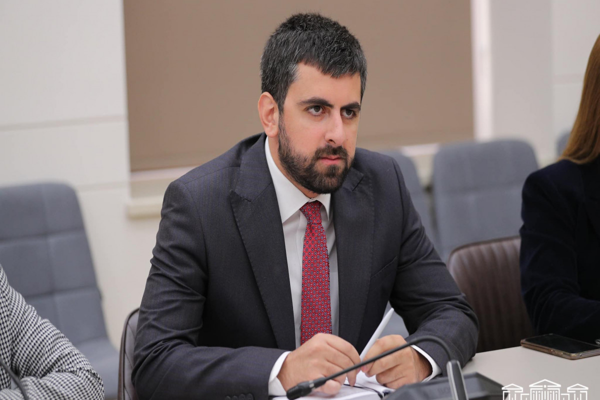 Erməni deputat: Paşinyan istefa vermək məsələsini heç kimlə müzakirə etmək niyyətində deyil