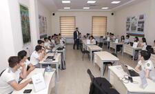 Gömrük Akademiyasında “Kod Saatı” layihəsi çərçivəsində proqramlaşdırma yarışı keçirilib