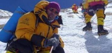 Güneyli alpinist K2 zirvəsinə dırmandı