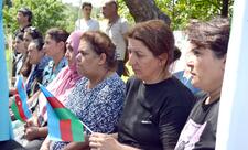 Elçin Mirzəbəyli Kalva kəndində seçicilərlə görüşüb