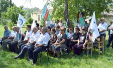 Elçin Mirzəbəyli Kalva kəndində seçicilərlə görüşüb