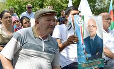 Elçin Mirzəbəyli Kalva kəndində seçicilərlə görüşüb