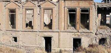 Bağırxan evi tamamilə dağılmaq üzrədir