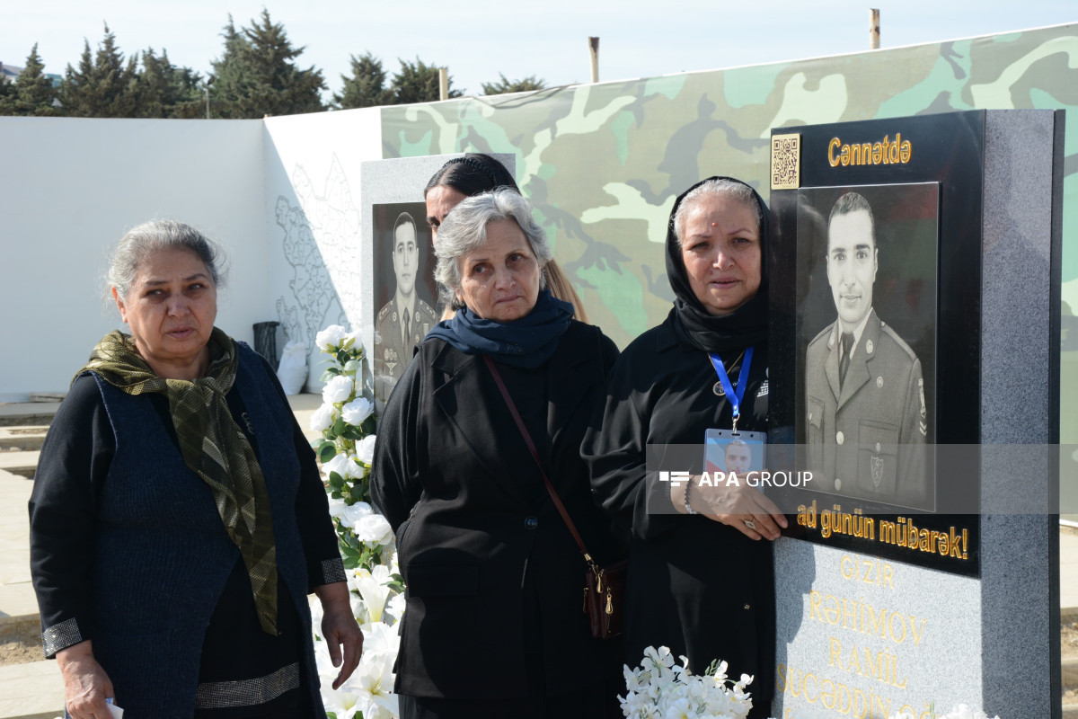 Antiterror əməliyyatı zamanı şəhid olan hərbi qulluqçuların məzarları ziyarət olunub