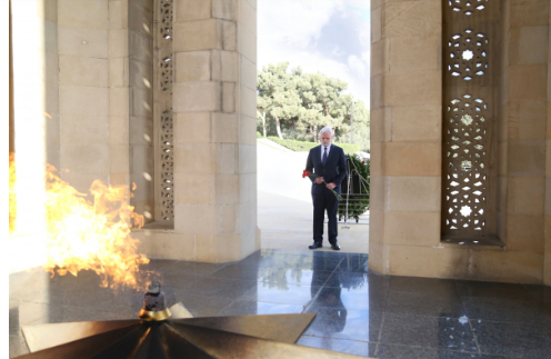 ABŞ-ın Azərbaycandakı səfiri şəhidlərin xatirəsini yad edib - FOTO