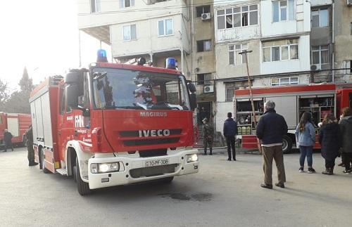 Bakıda iki yaşayış binasında yanğın oldu