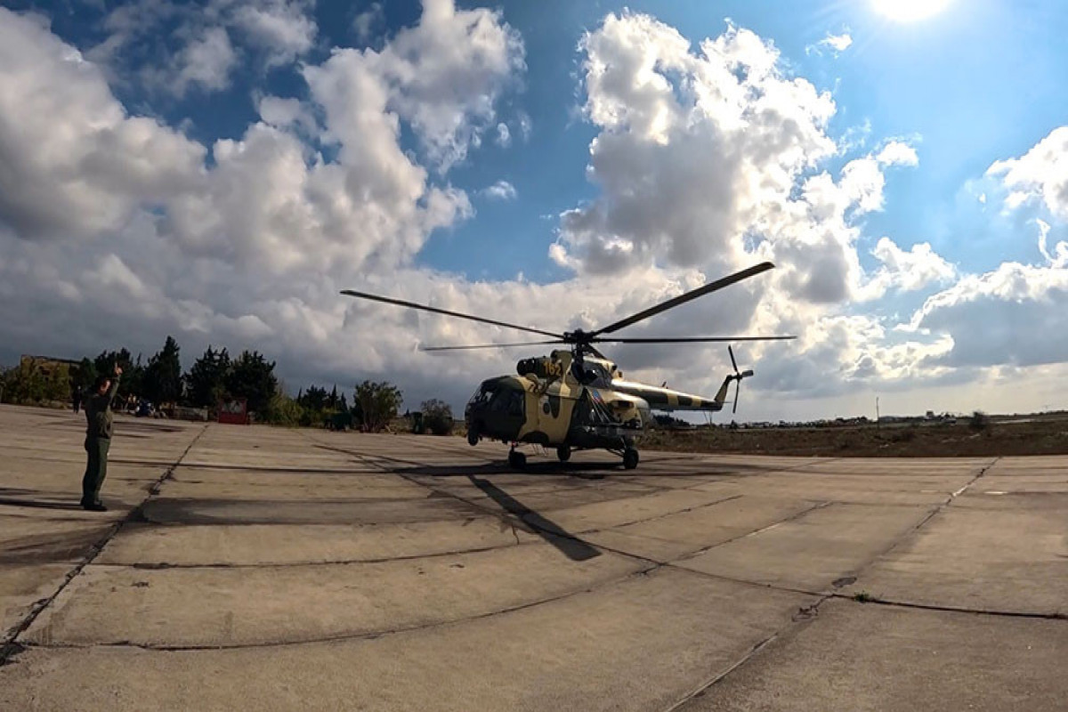 Azərbaycan Hərbi Hava Qüvvələrinin helikopter bölmələri təlim-məşq uçuşları keçirib - VİDEO