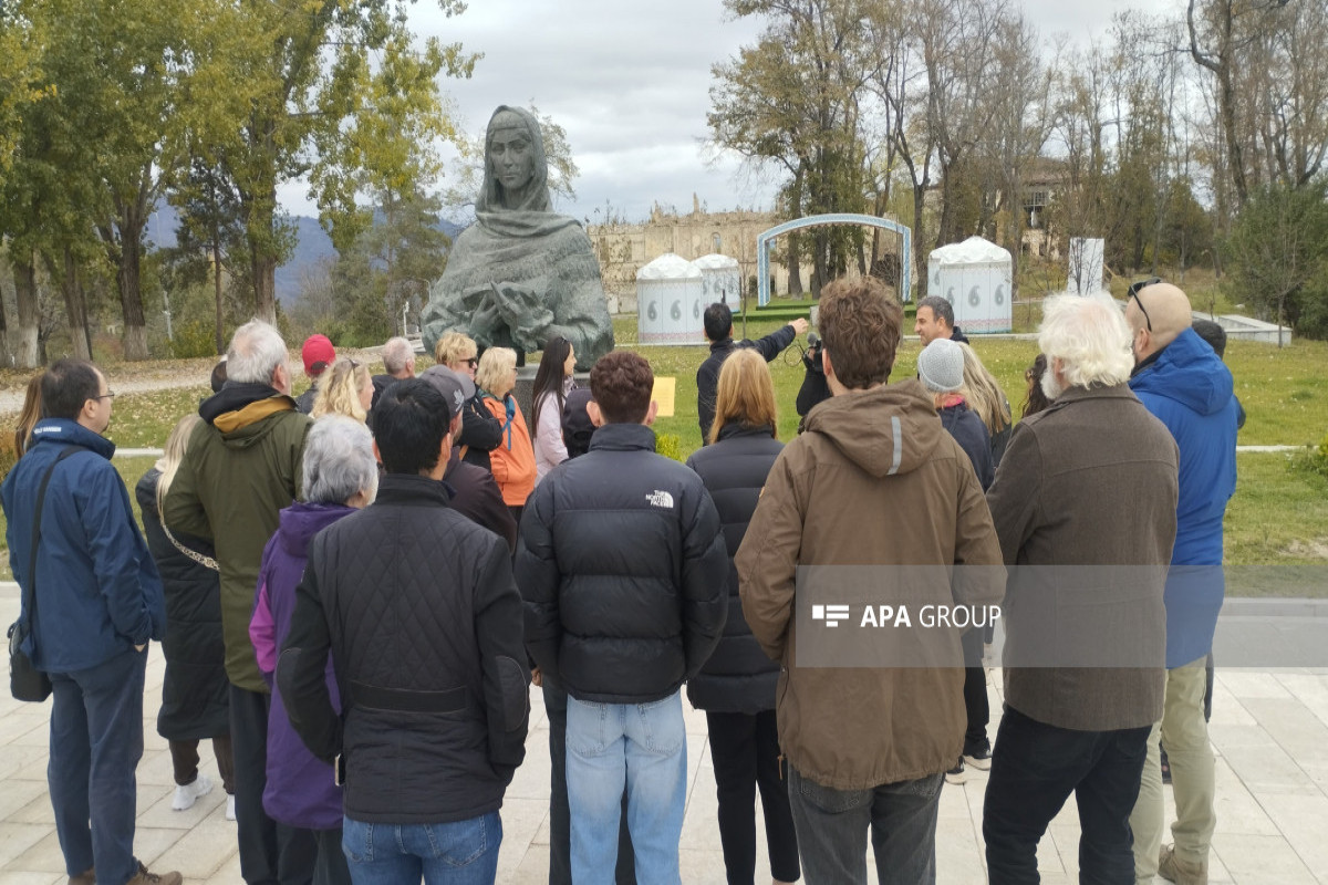 Xarici səyyahlar Şuşaya səfər ediblər - YENİLƏNİB 1 / FOTO