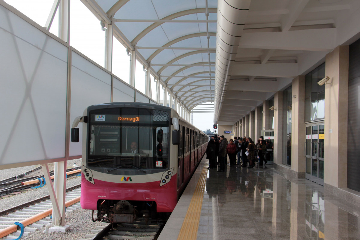 Metronun “Bakmil” stansiyasında qatarların hərəkət cədvəli dəyişdirilir