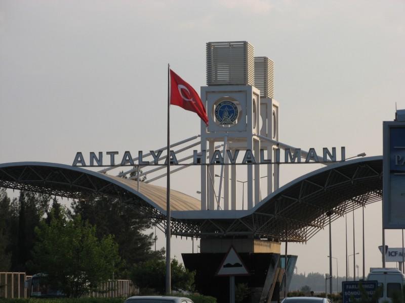 Antalya reysi 17 saatdan çox gecikdi - Səbəb