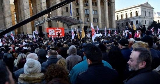 Gürcüstanda müxalifətin mitinqi başladı