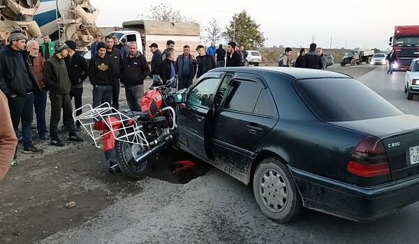 Motosiklet "Mersedes"lə toqquşdu: Ata və oğul öldü - Foto