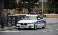 Yol polisi avtomobilini azyaşlılara həvalə edən şəxslərə müraciət edib