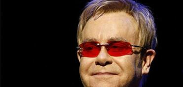 Elton Con görmə qabiliyyətini itirib