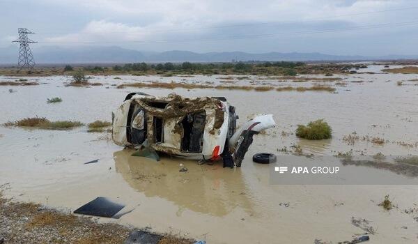 "Kia" yoldan çıxaraq aşdı: ölənlər var