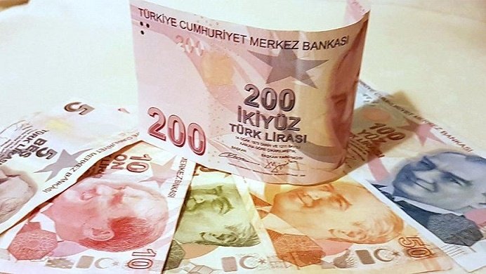 Türkiyədə dollar 40 TL həddini keçərək rekordunu yeniləyib