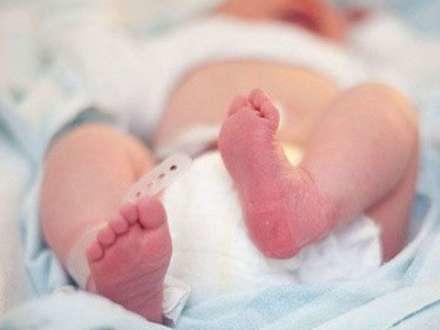 18 yaşına çatmayan qadınlar tərəfindən dünyaya gətirilən uşaqların sayı azalıb