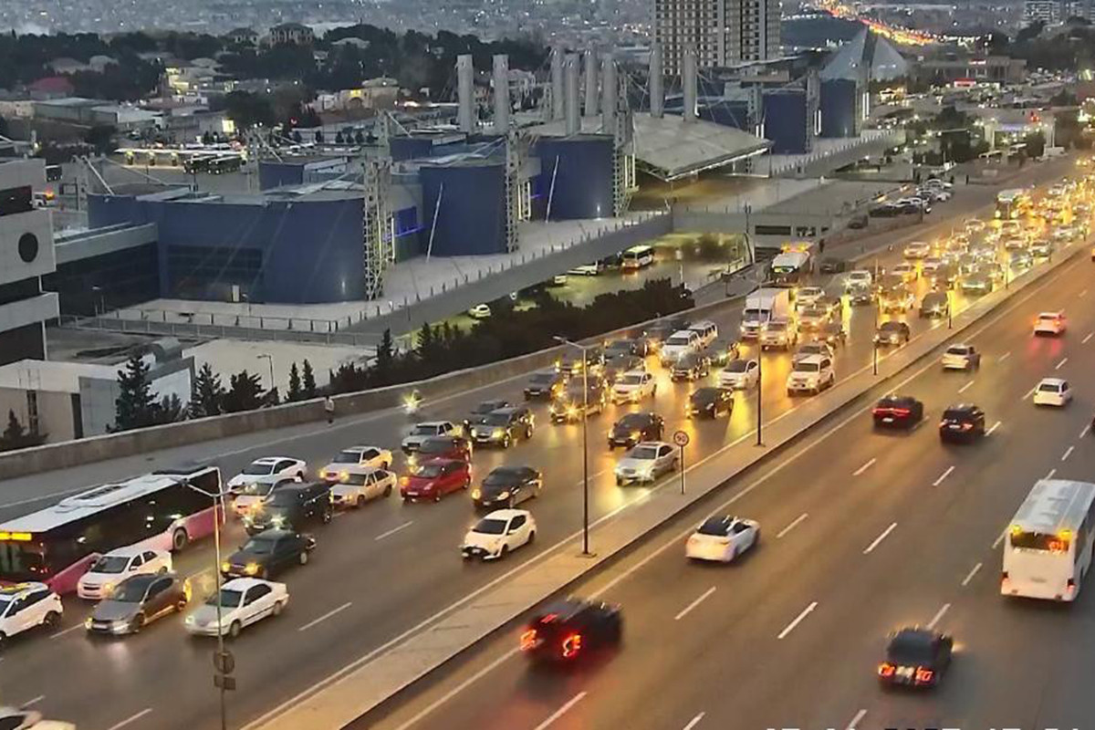 Bakıda sıxlıq müşahidə olunan yollar açıqlanıb - SİYAHI