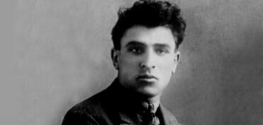 Şəfqət qüdrətli şair