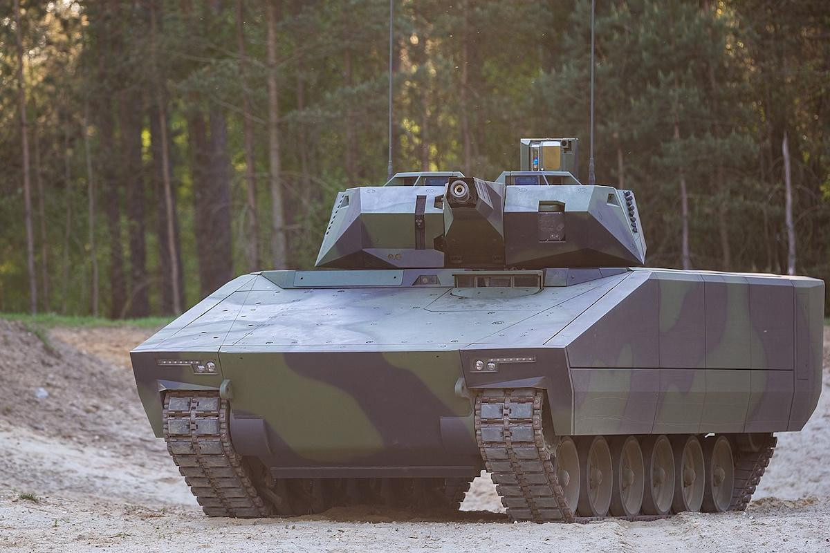 "Rheinmetall" ilk yeni "Lynx" PDM-ini Kiyevə çatdırıb