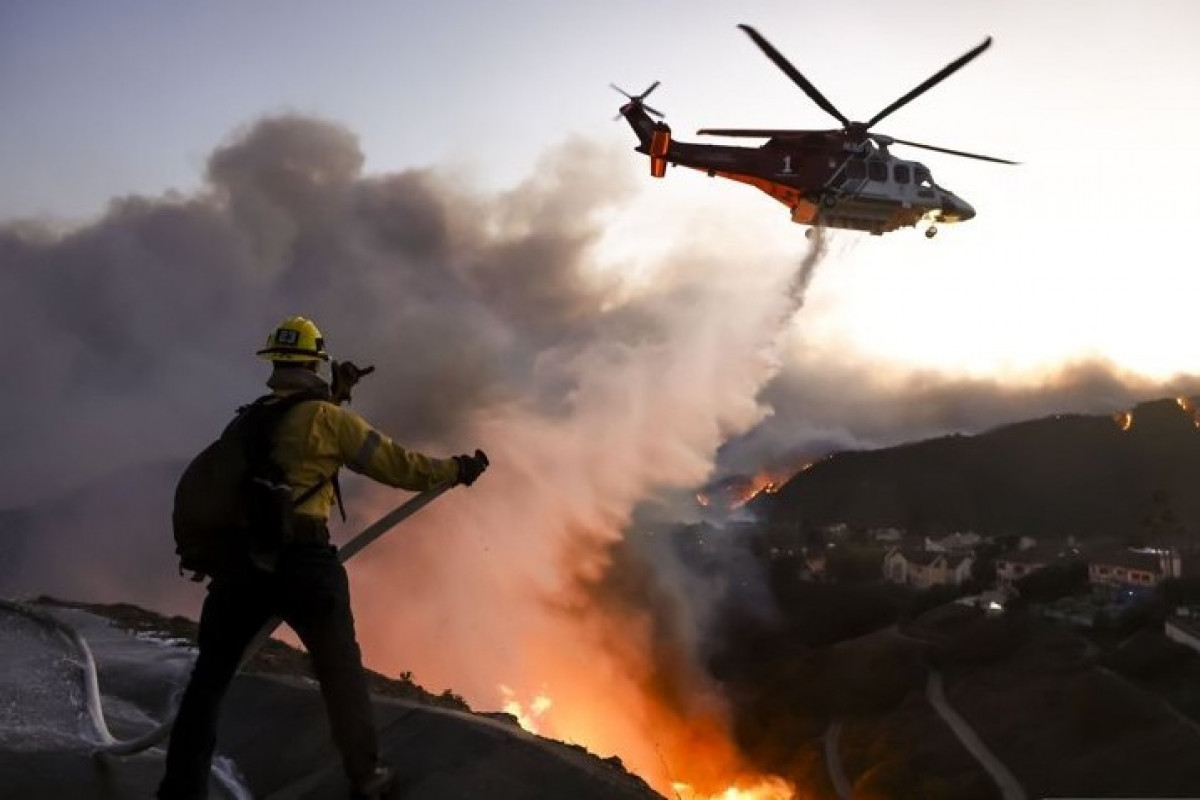 Pentaqon meşə yanğınları ilə mübarizə üçün Kaliforniyaya 10 helikopter göndərib