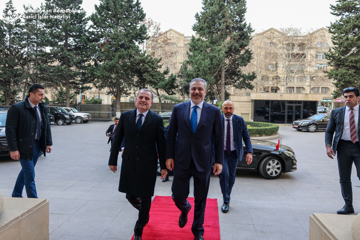 Ceyhun Bayramov Hakan Fidanı qarşılayıb