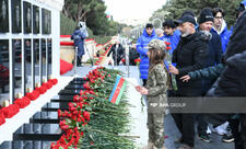 Azərbaycan 20 Yanvar şəhidlərini anır - FOTO