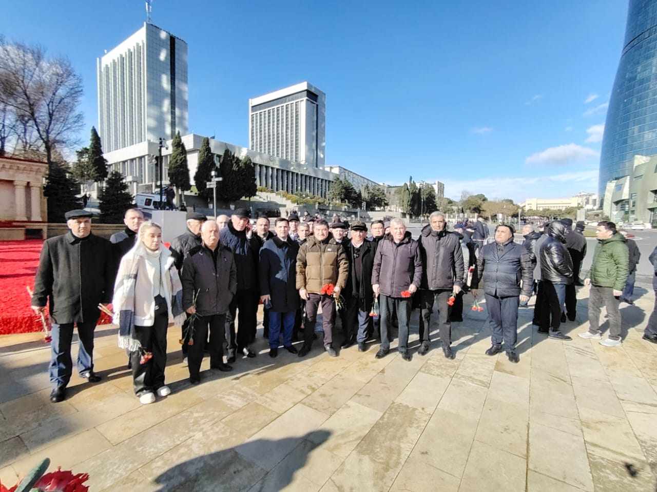 ƏHD Partiyasının rəhbərliyi Şəhidlər Xiyabanını ziyarət edib