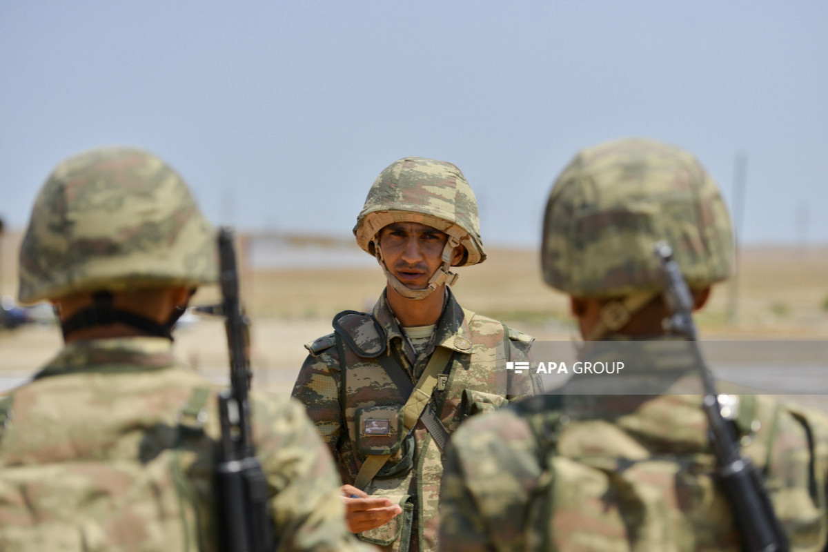 Müdafiə Nazirliyinin həqiqi hərbi xidmət hərbi qulluqçularının maaşları artırılıb