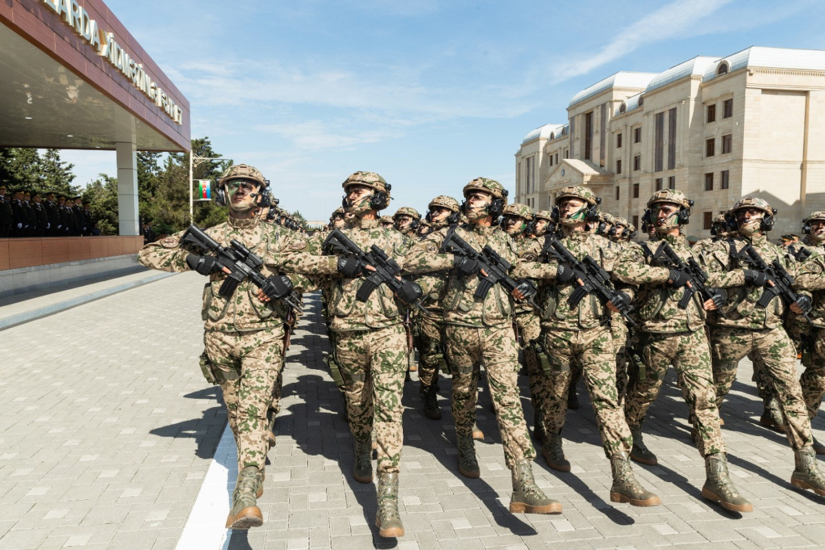 Daxili Qoşunların Baş İdarəsinin həqiqi hərbi xidmət hərbi qulluqçularının maaşları artırılıb