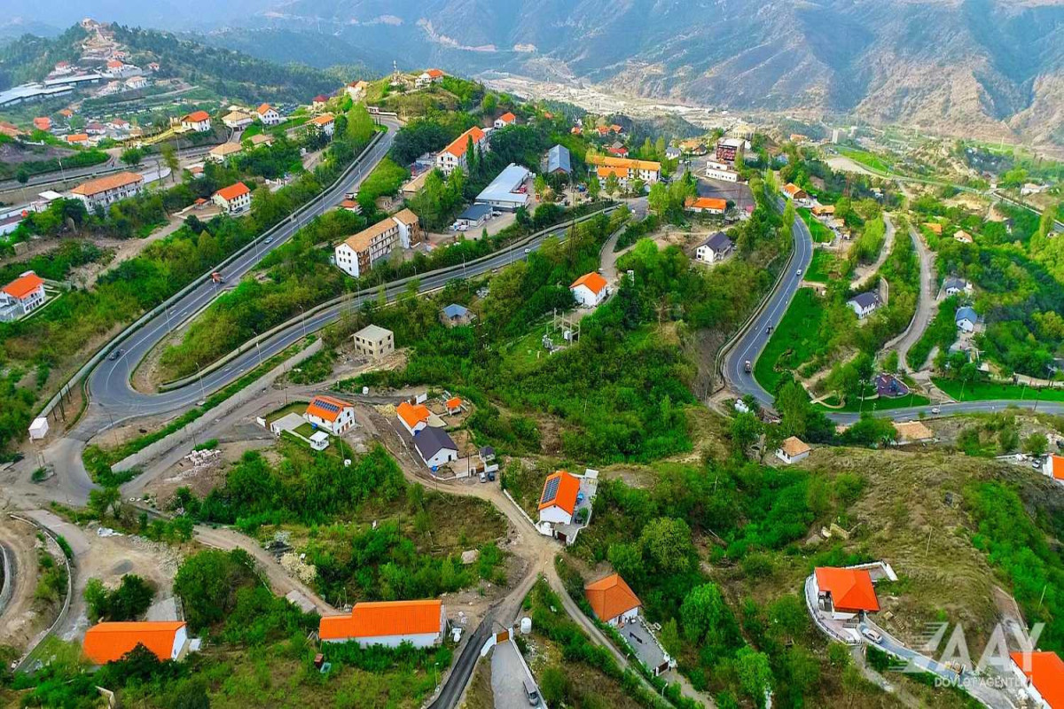 Azad edilmiş ərazilərdə aparılan yol tikintisi işlərinin həcmi açıqlanıb