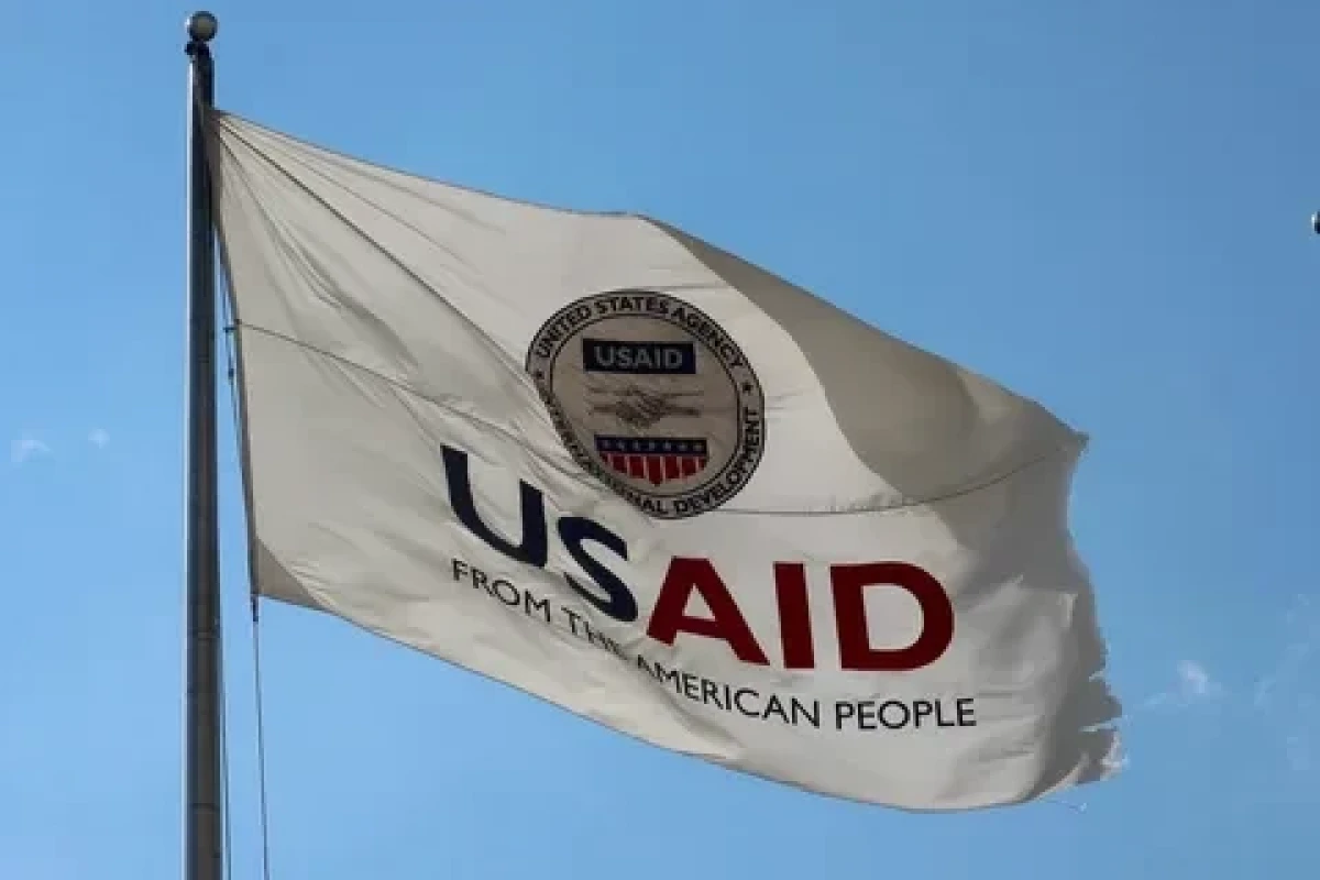 Tramp USAID işçilərini ixtisar etməyi planlaşdırır