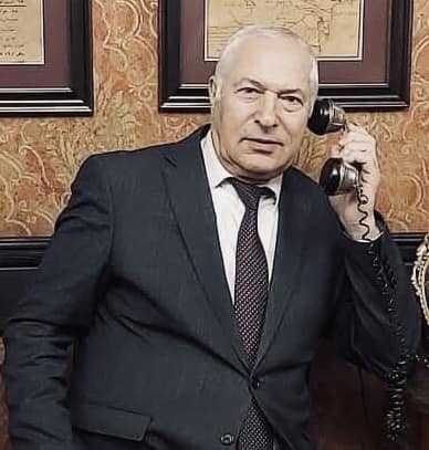 YAXŞI ADAM...