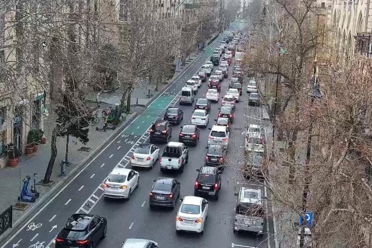 Bakıda sıxlıq olan yolar açıqlanıb - SİYAHI